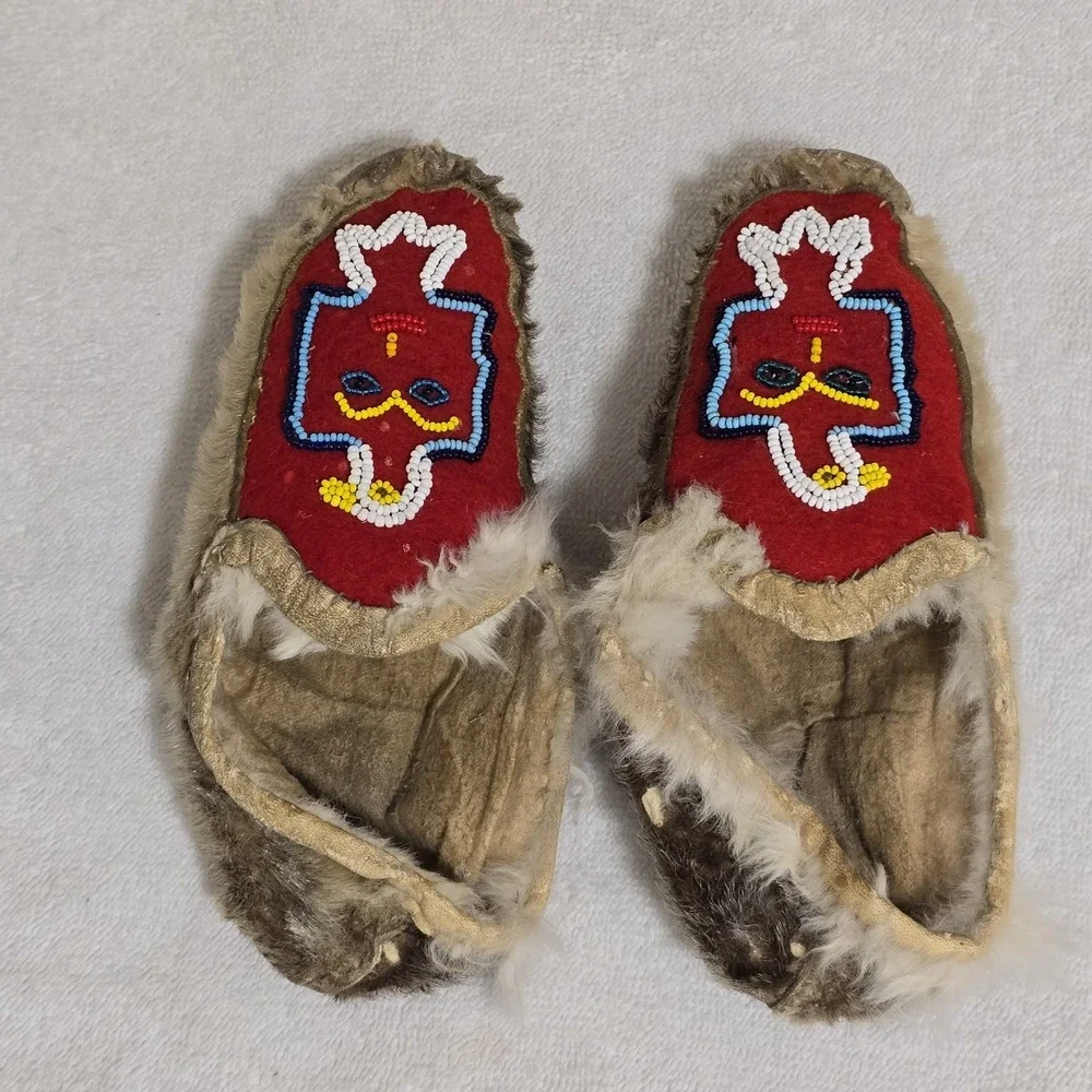 VTG Native American Beaded Child Moccasins Size 1 Fur Lined Thunderbird Handmade
